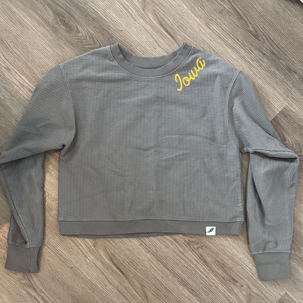 Unwind by League Gray Iowa Hawkeyes Crewneck Crop Sweatshirt Yellow Embroidery